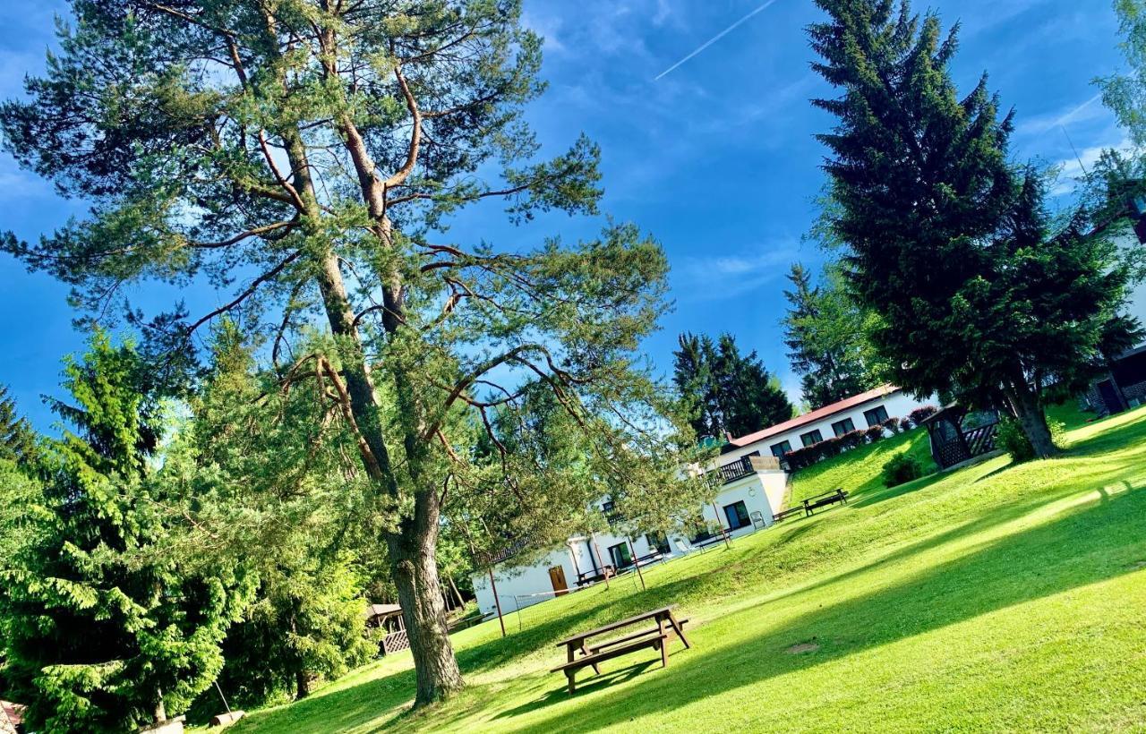 Hotel A Penzion Pegas Vlachovice Bagian luar foto