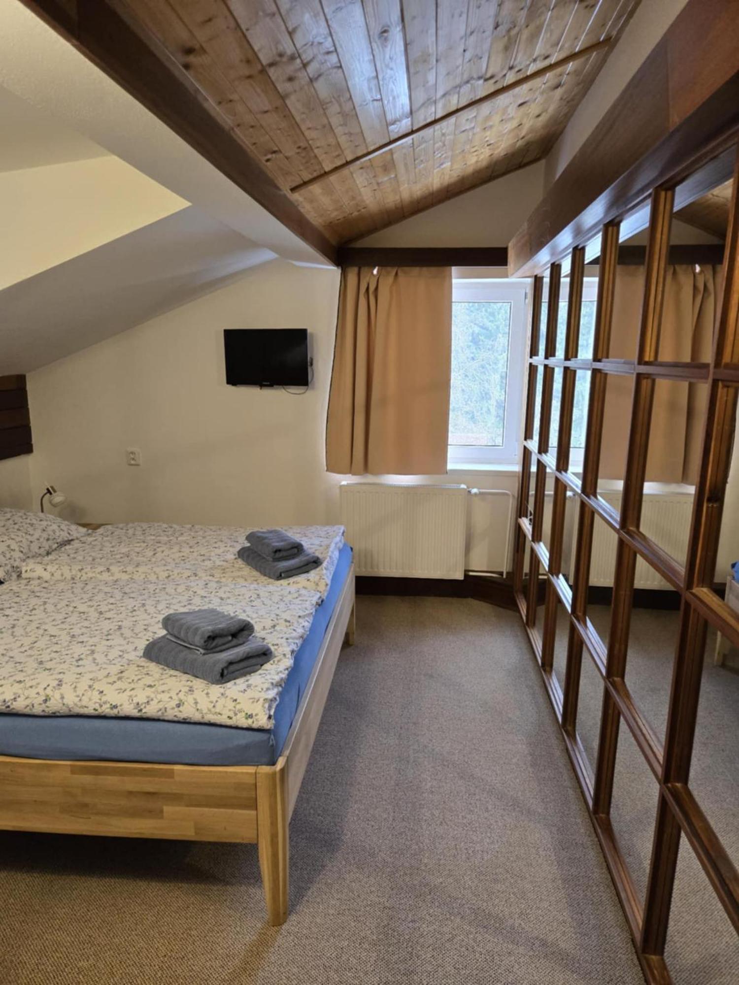 Hotel A Penzion Pegas Vlachovice Bagian luar foto