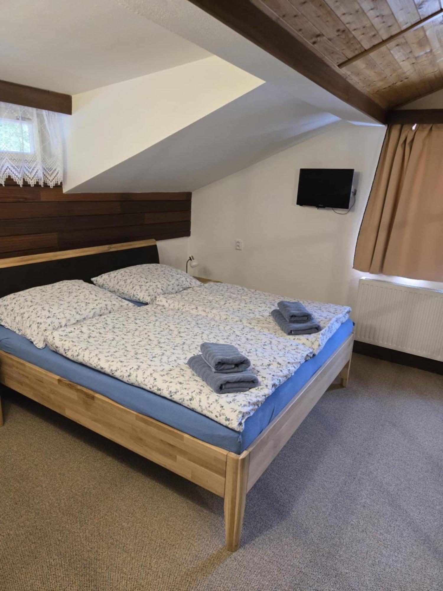 Hotel A Penzion Pegas Vlachovice Bagian luar foto
